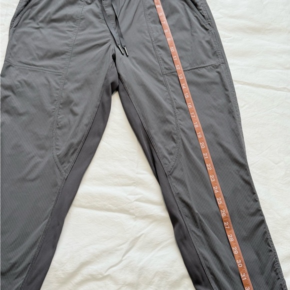 Lululemon dance studio Gray Size 6 cropped pants - Picture 7 of 15
